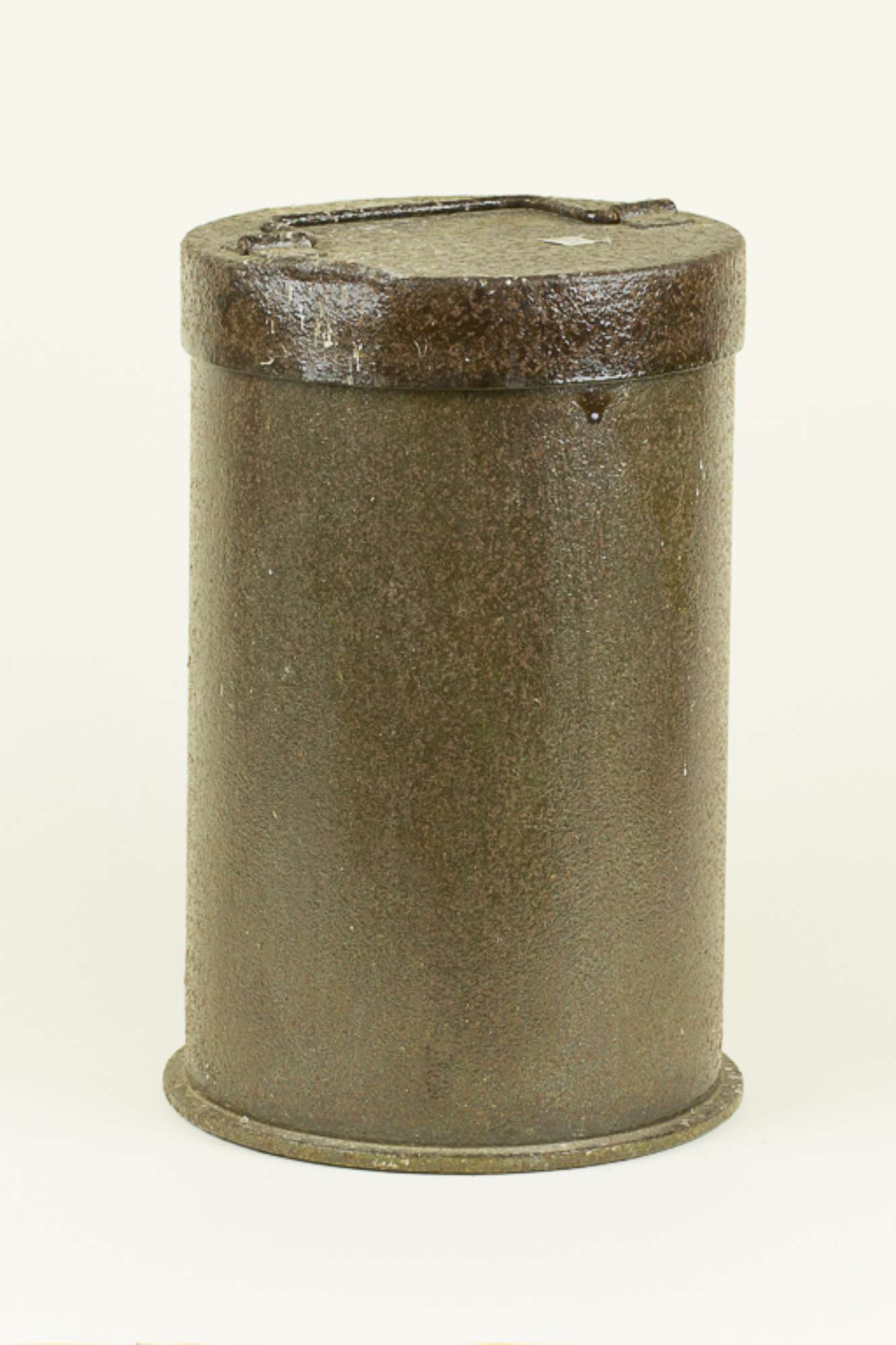 Bossolo tedesco da cannone con coperchio antipolvere